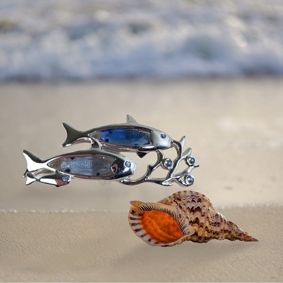 3 Silver fish Brooch, with Blue settings. - Picture 3 of 6